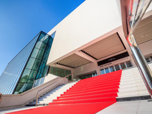 Le Palais des Festivals de Cannes et son célèbre tapis rouge
