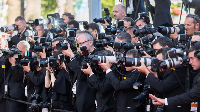 Les photographes du Festival de Cannes en place sur le tapis rouge