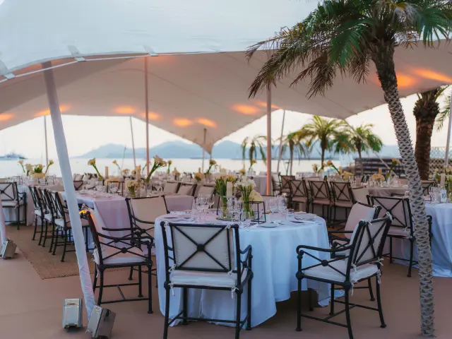 Plage privée Annex Beach sur la Croisette à Cannes