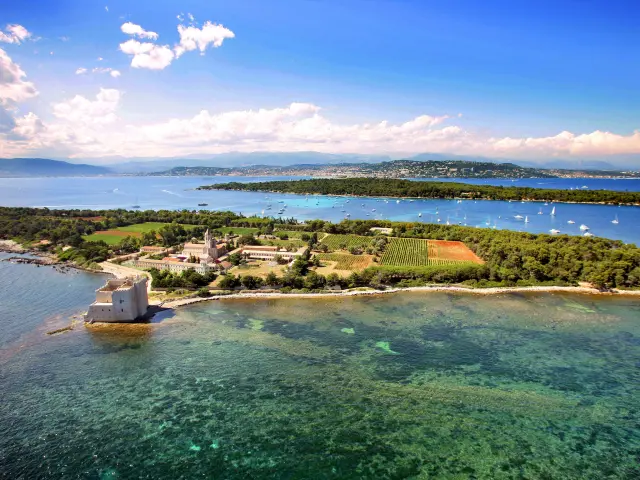 Iles Lérins au large de la baie de Cannes