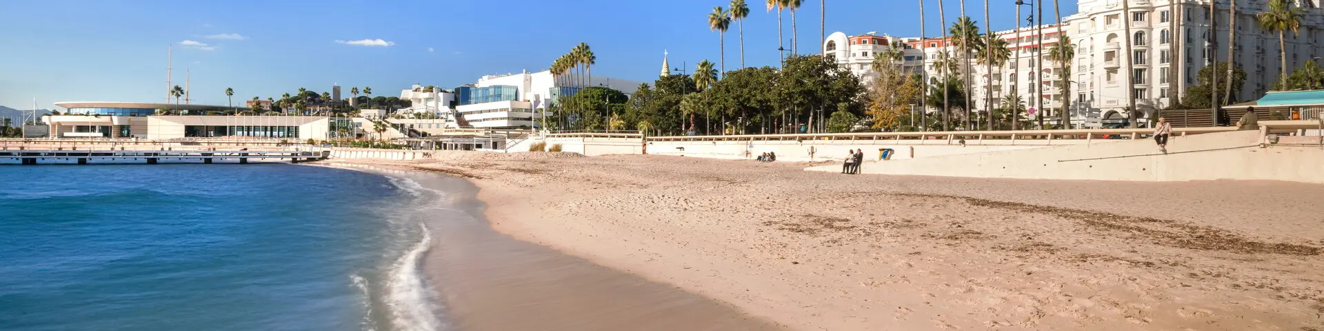 Le sable des plages de la Croisette à Cannes