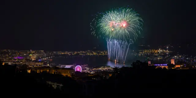 FRA - CANNES - FIREWORKS - PYROTECHNIC ART FESTIVAL